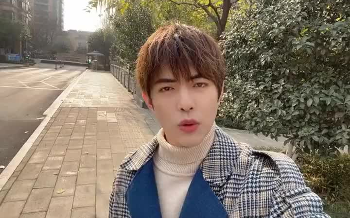 告诉康康有人要跟她求婚明明是你求婚我比你还紧张唐梓neil大魔王呸