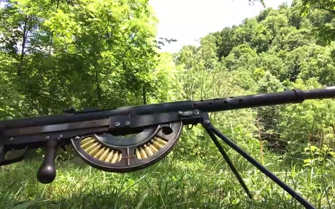 一战经典武器:绍沙轻机枪射击,据说当时士兵宁可用手枪都不愿意用它