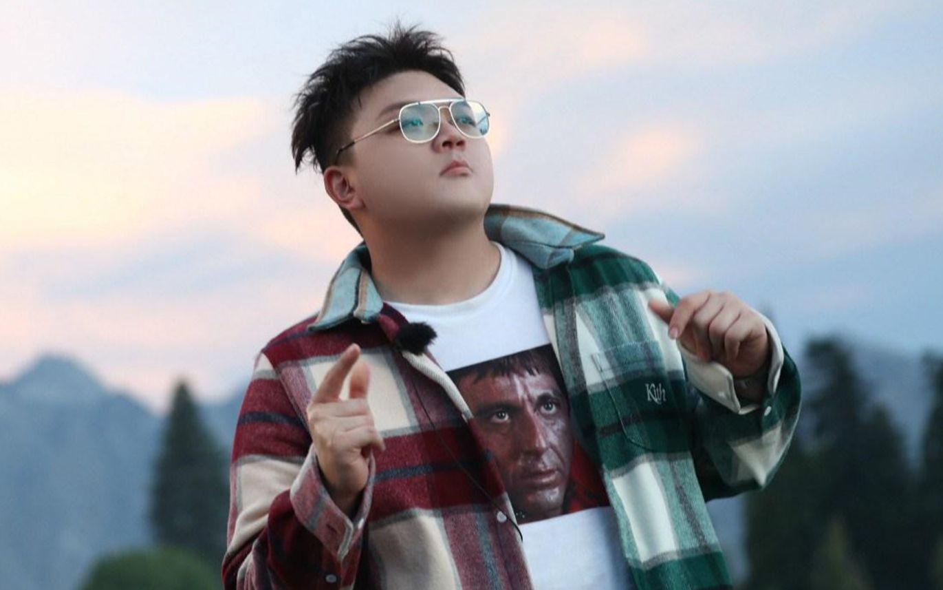 艾福杰尼品尝美食好吃到起舞,费大厨上线调秘制蘸酱,感觉好厉害