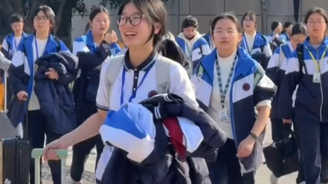 多地陆续官宣中小学春秋假，河南此前发文：鼓励弹性错峰休假，探索推行中小学生春秋假