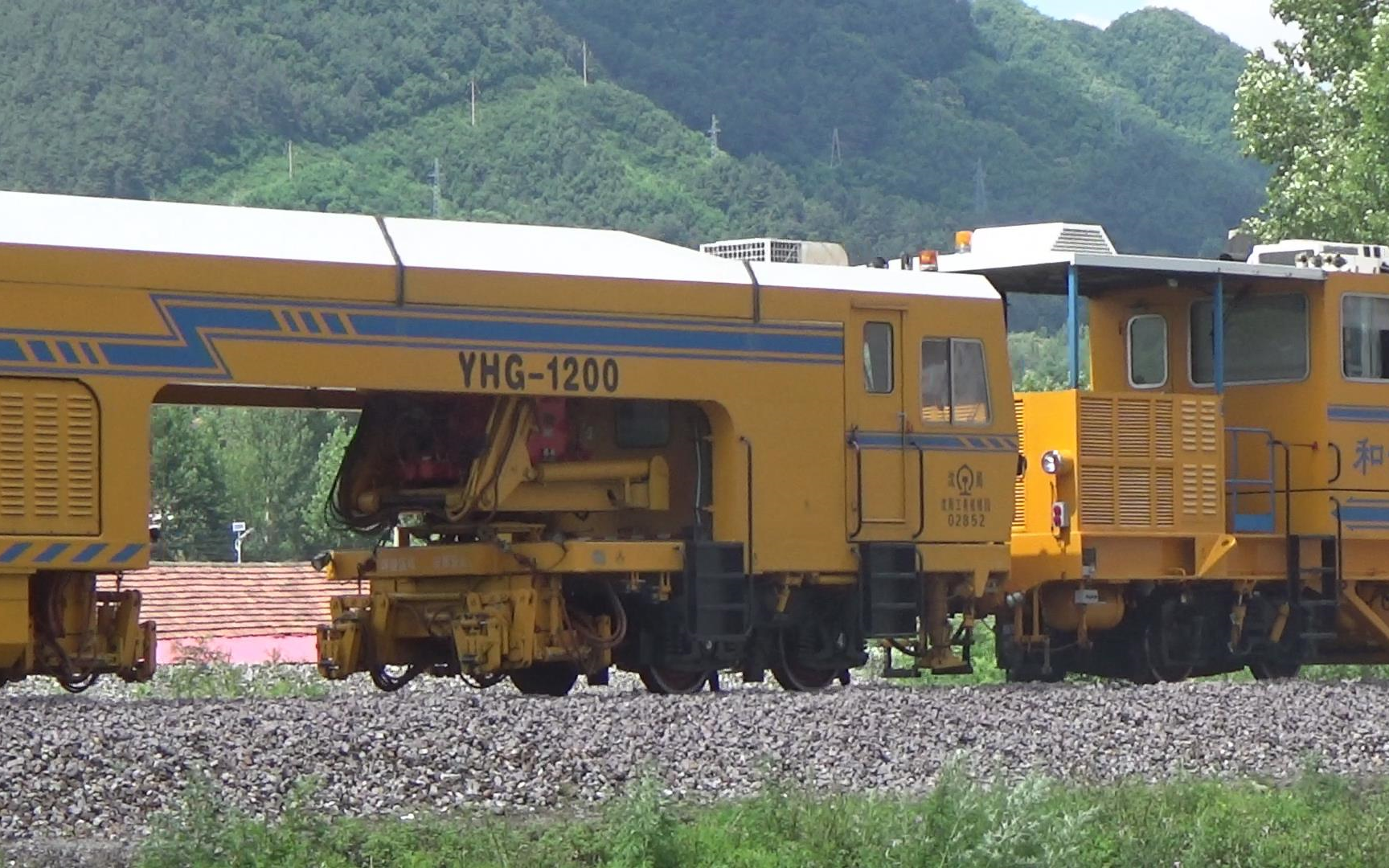 【七一】【暑运】df4dh 0249 56086次(大机,轨道车,平车)出梅集线集安