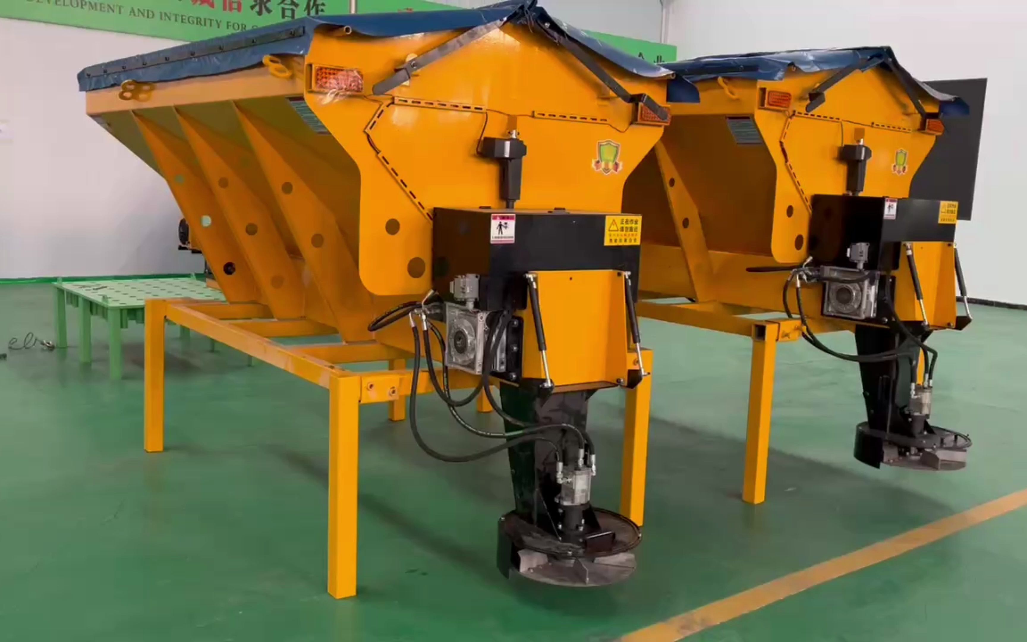 车载式融雪剂撒布机 道路化雪撒盐机 高速路除冰清雪