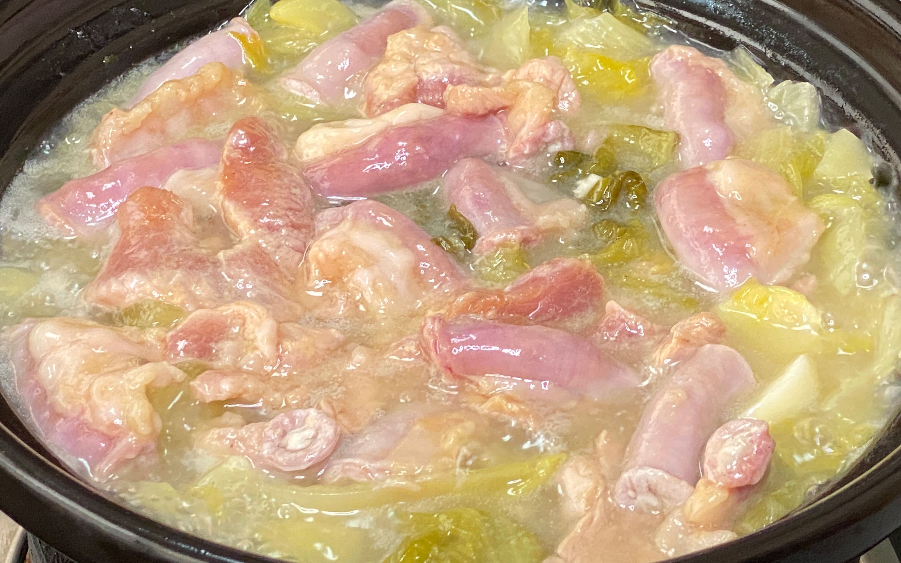 粉肠瘦肉煲酸菜,好吃不腻秋冬季节煮一锅,下饭一流的广东菜_哔哩哔哩