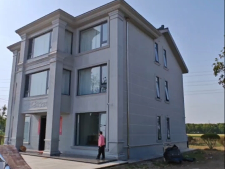 常熟大义附近自建房,前面是用的是干挂大理石做的装饰,其他三面都是用