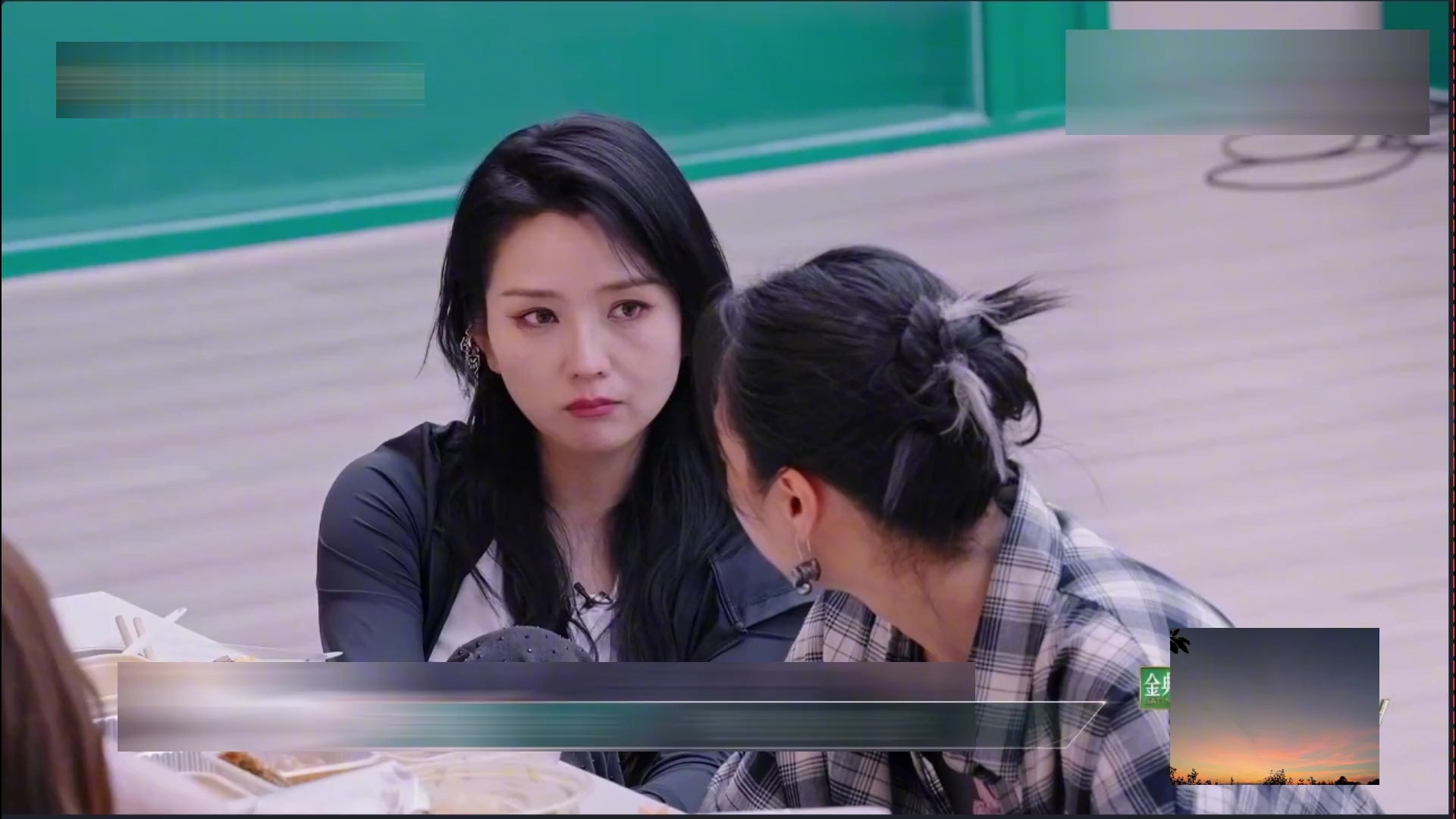 看到何洁在乘风急于翻红的迷惑行为,也就反胶达人秦海璐能镇压她