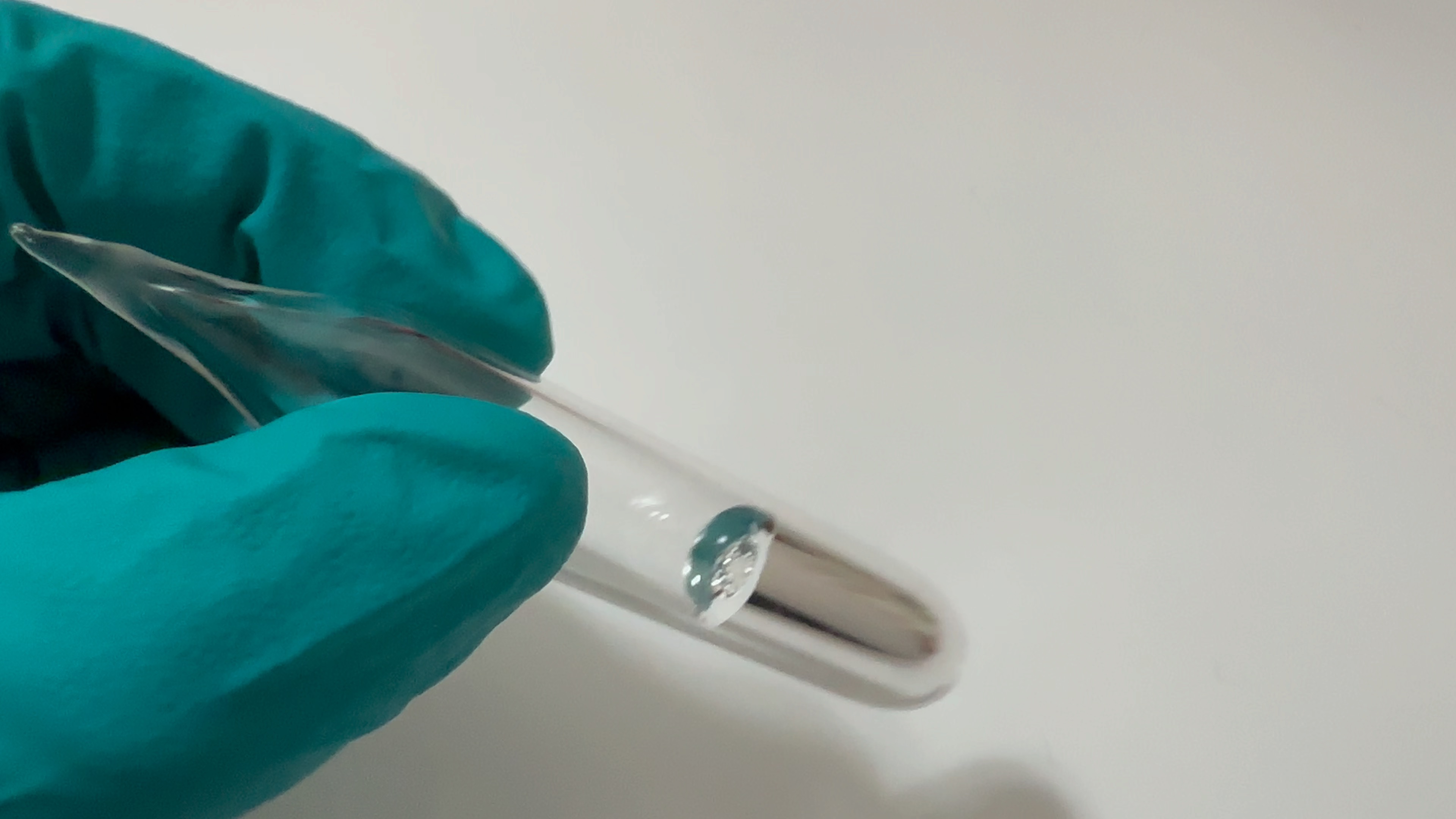 自制的真空无氧化玻封金属钠(头子和底子不太好看)