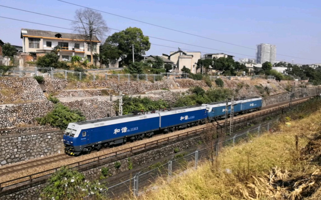 [图]慢吞吞的重联机车，拍于湘潭市岳塘区板塘铺