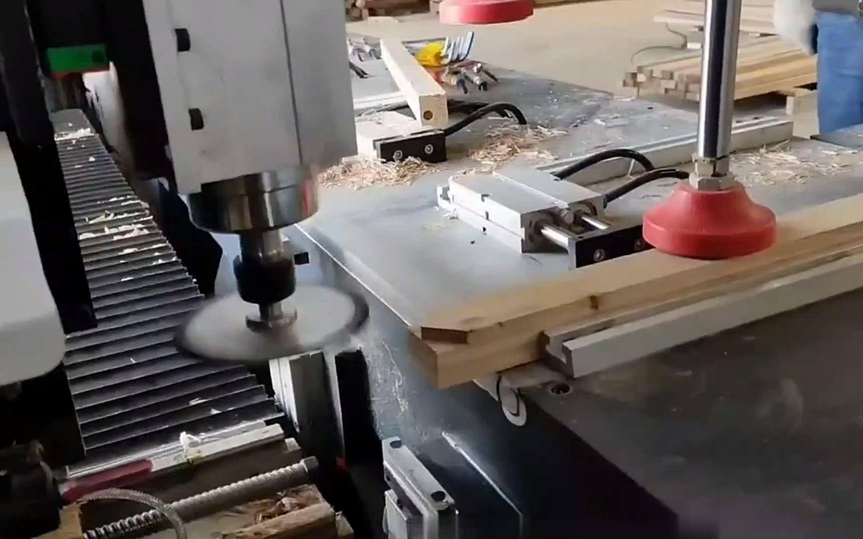 铣槽机图片 木板拉槽机操作简单