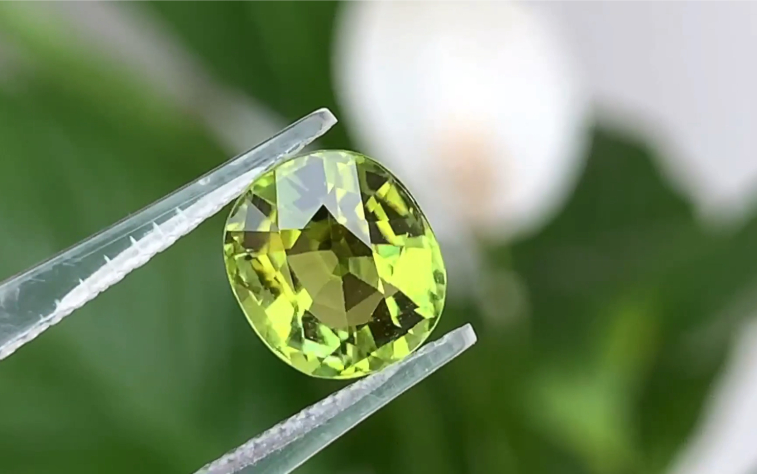 天然阿富汗金绿色碧玺,清新金绿色,重2.53克拉