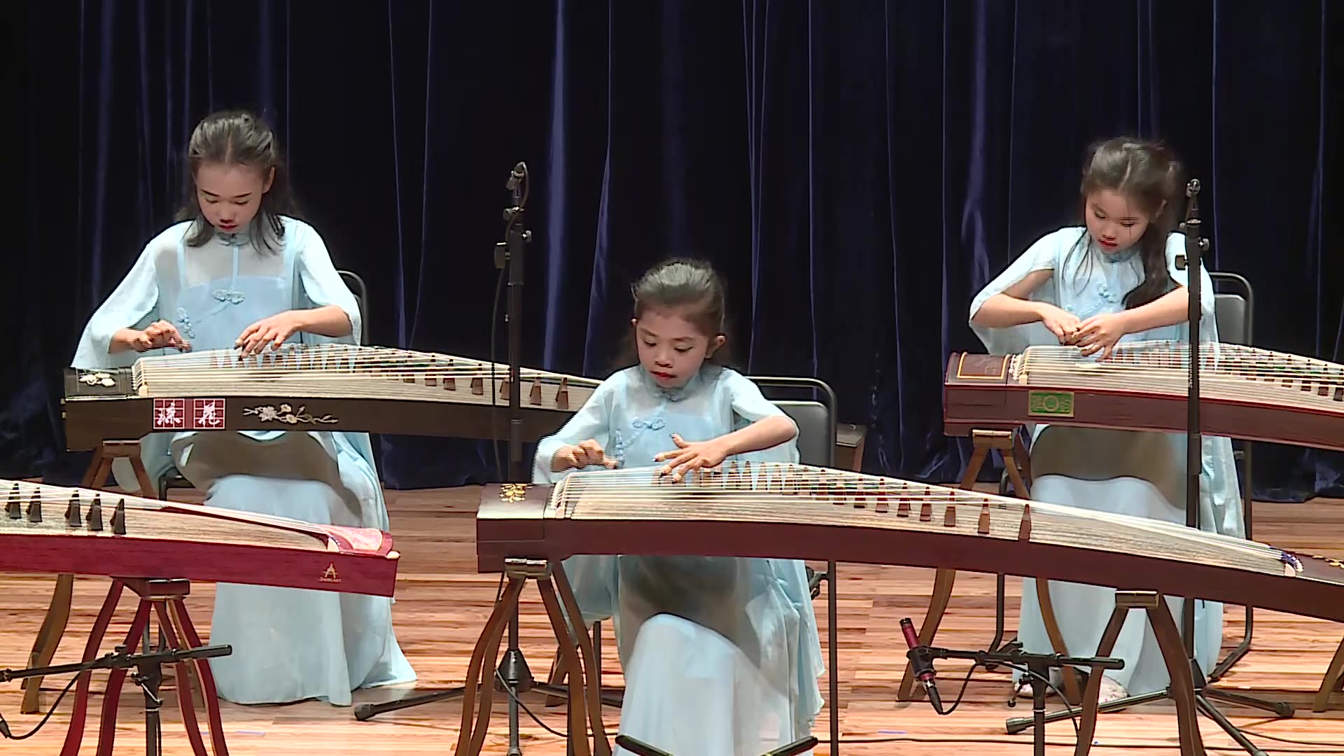 古筝重奏《虫儿飞》 《北京金山上》