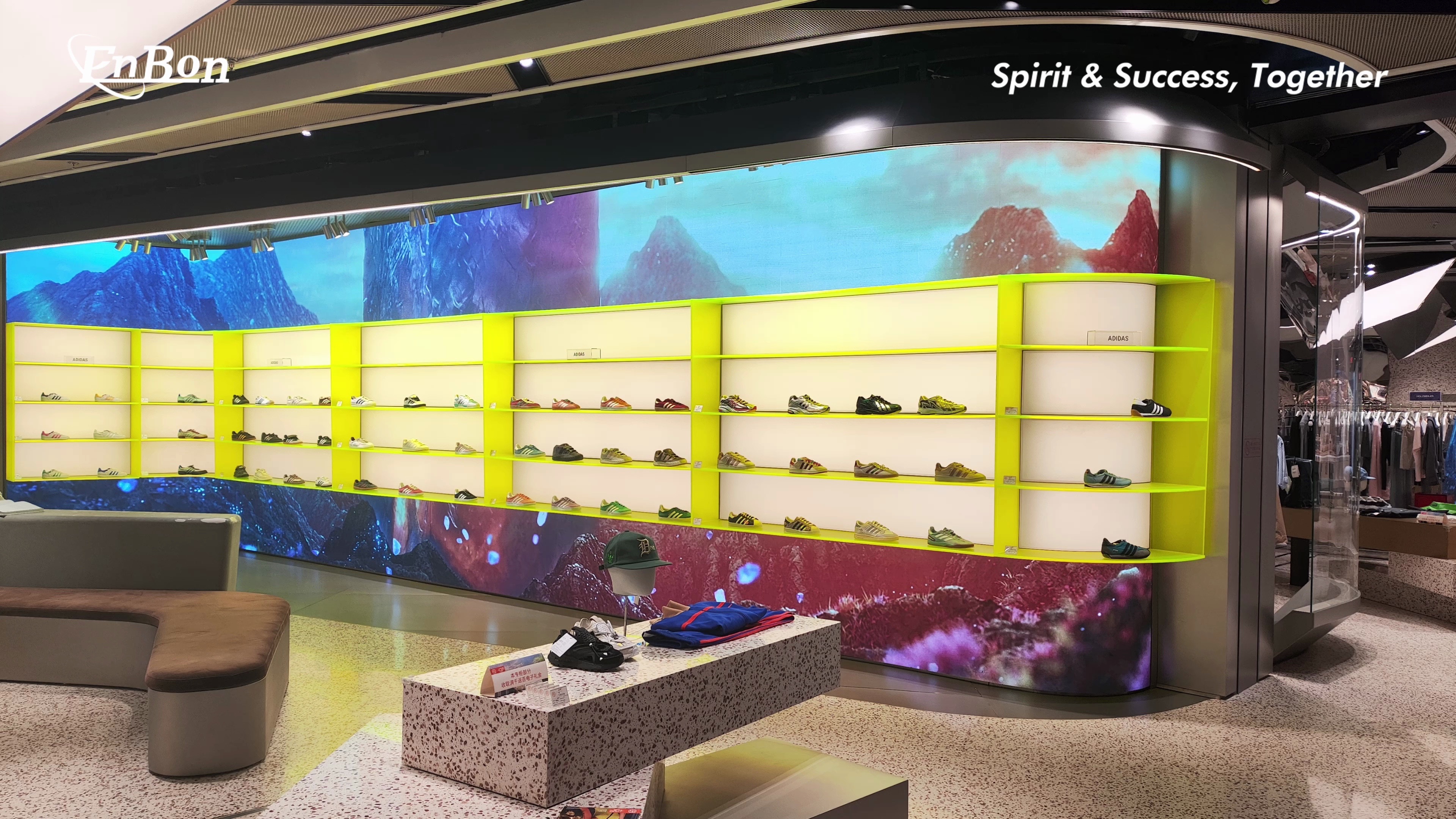 英宝出品:西安skp商场p2.5led异形屏