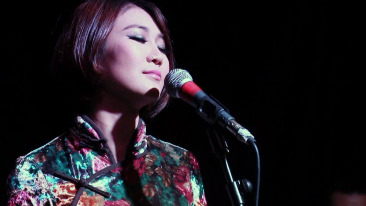 [图]陈小满演唱老上海爵士《给我一个吻》Mandy Chan sings ShangHai Jazz "Give Me a Kiss"