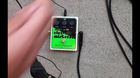 SUMMERS AND GILMOUR SOUNDS IN A BOX _ EHX Deluxe Electric Mistress