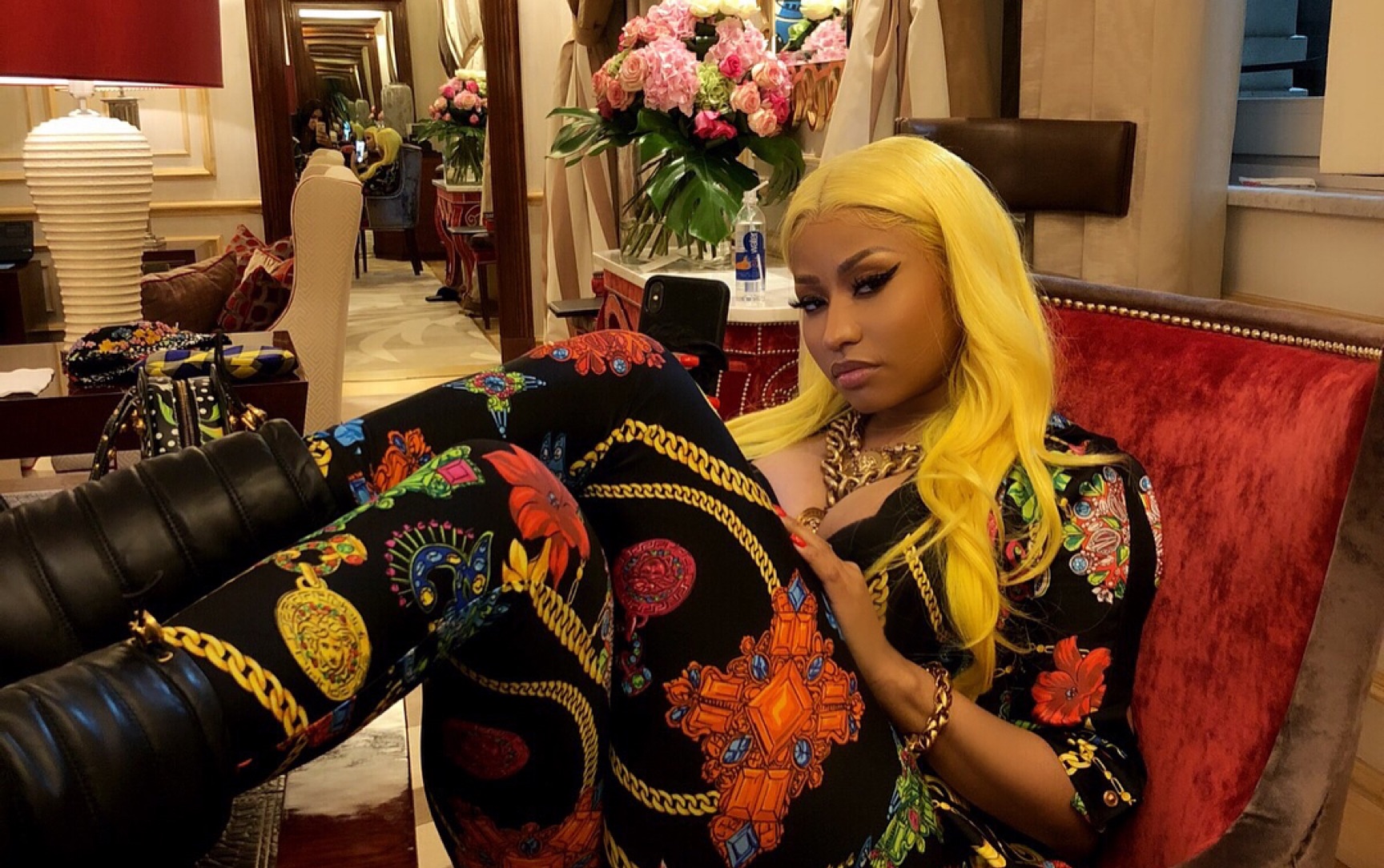 你鸡nickiminaj日常向世人炫耀她傲人的身材_哔哩哔哩_bilibili