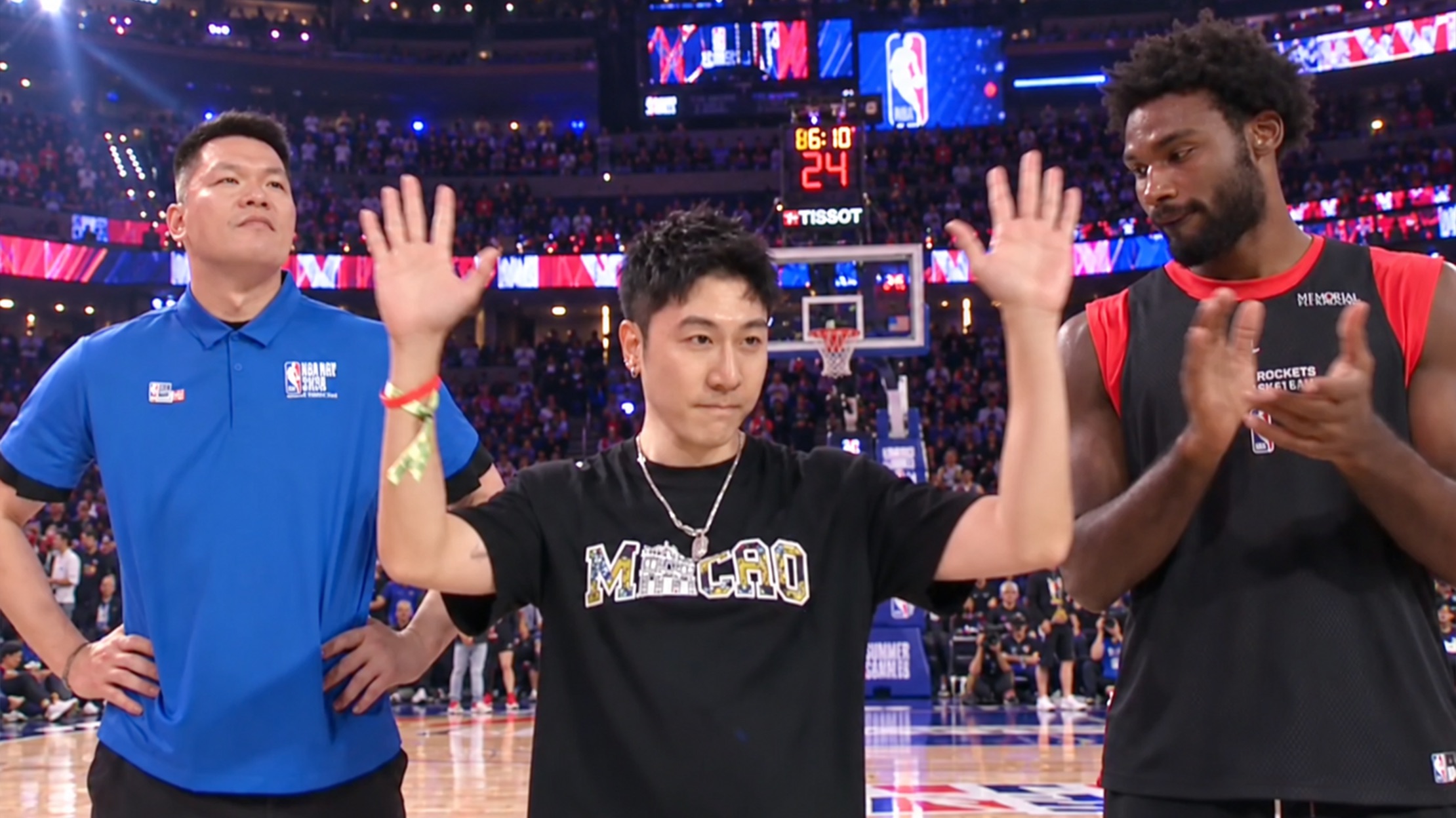 旅行博主的人生巅峰时刻，居然在NBA球场上？！！