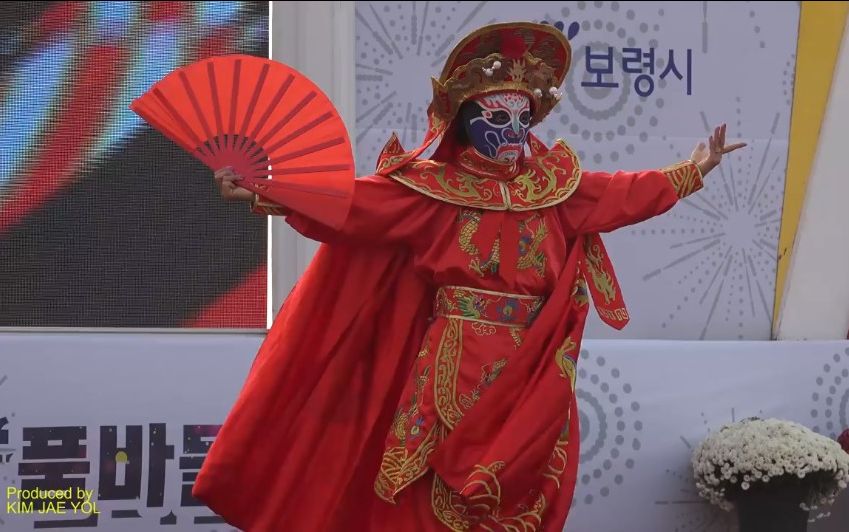 在韩国的川剧变脸表演kimjaeyol