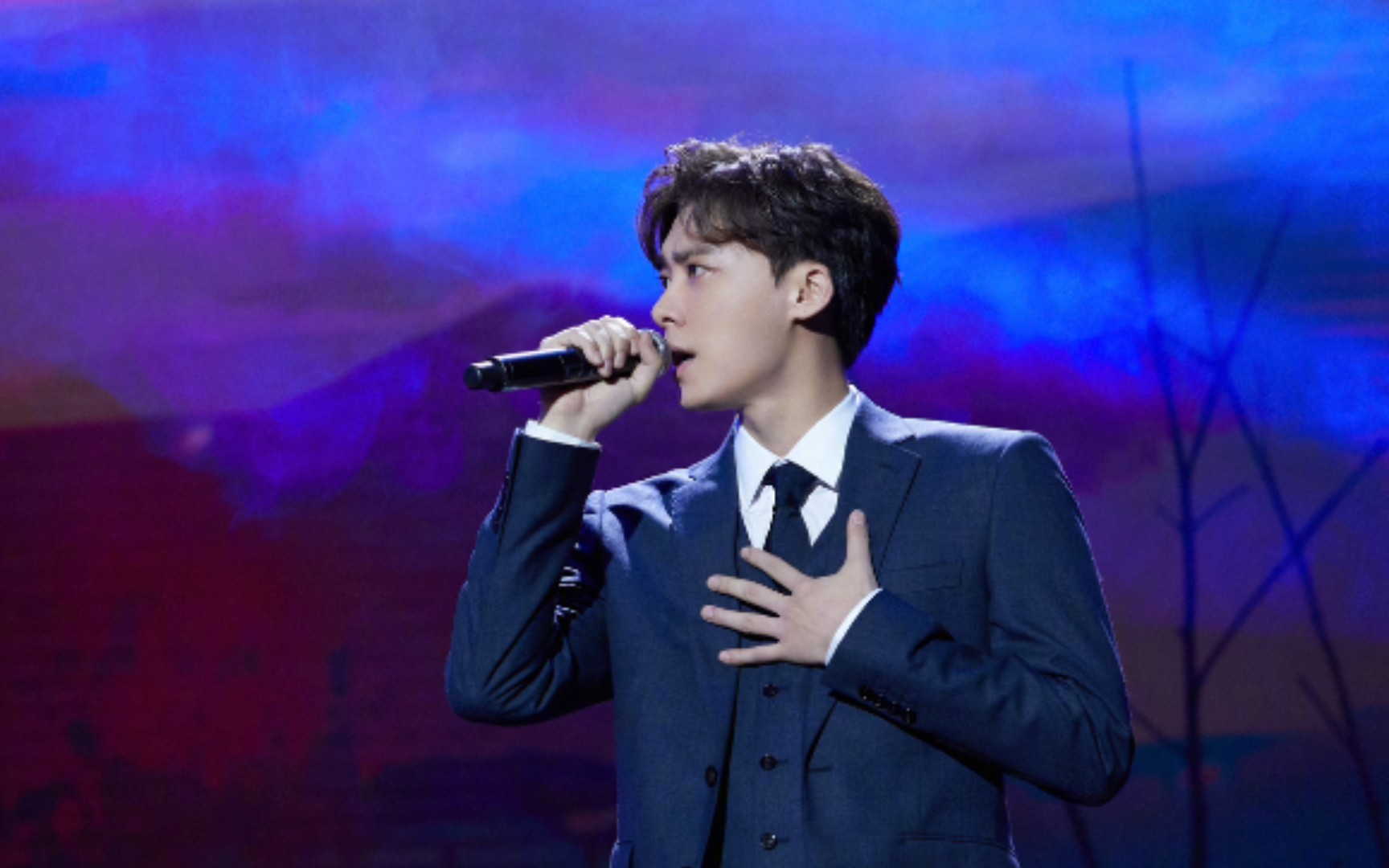 【李易峰】演唱《英雄赞歌》 介绍号手就位 (《理想照耀中国——国家