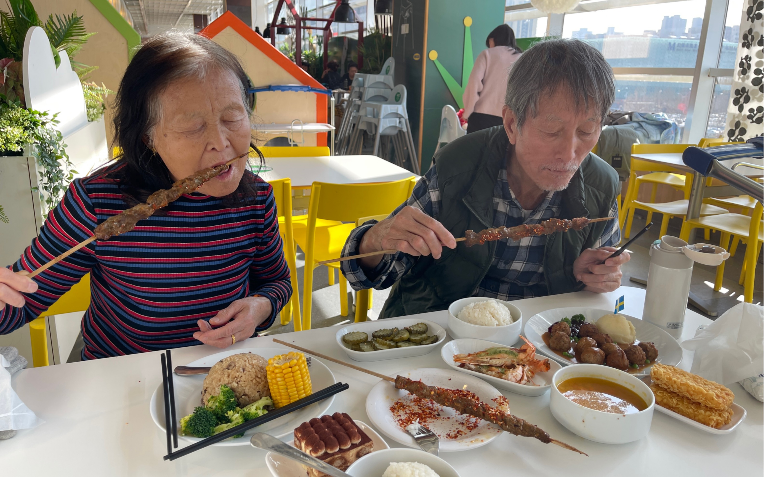 和爸妈在沈阳宜家家居吃饭,三人消费168元,肉丸子羊肉串好吃哔哩哔哩bilibili