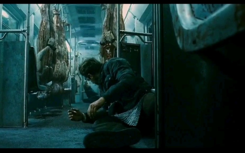 《食人怪》达成平衡,竟然默许把乘坐夜班地铁的旅客杀害,当成猪肉一样