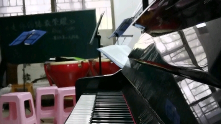 [图]学校琴房演奏肖邦A大调波兰舞曲“军队”Op.40 No.1