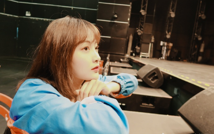 【snh48】佳恩直播遇同学狂跑路,陈倩楠全程起哄:快看,大明星【直播】