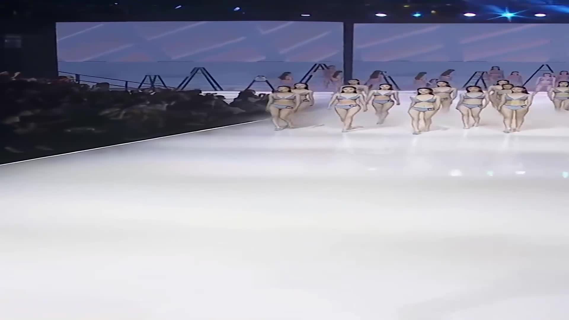 比基尼泳装 #t台走秀 #走出气质走出范儿 #满屏大长腿 #模特走秀