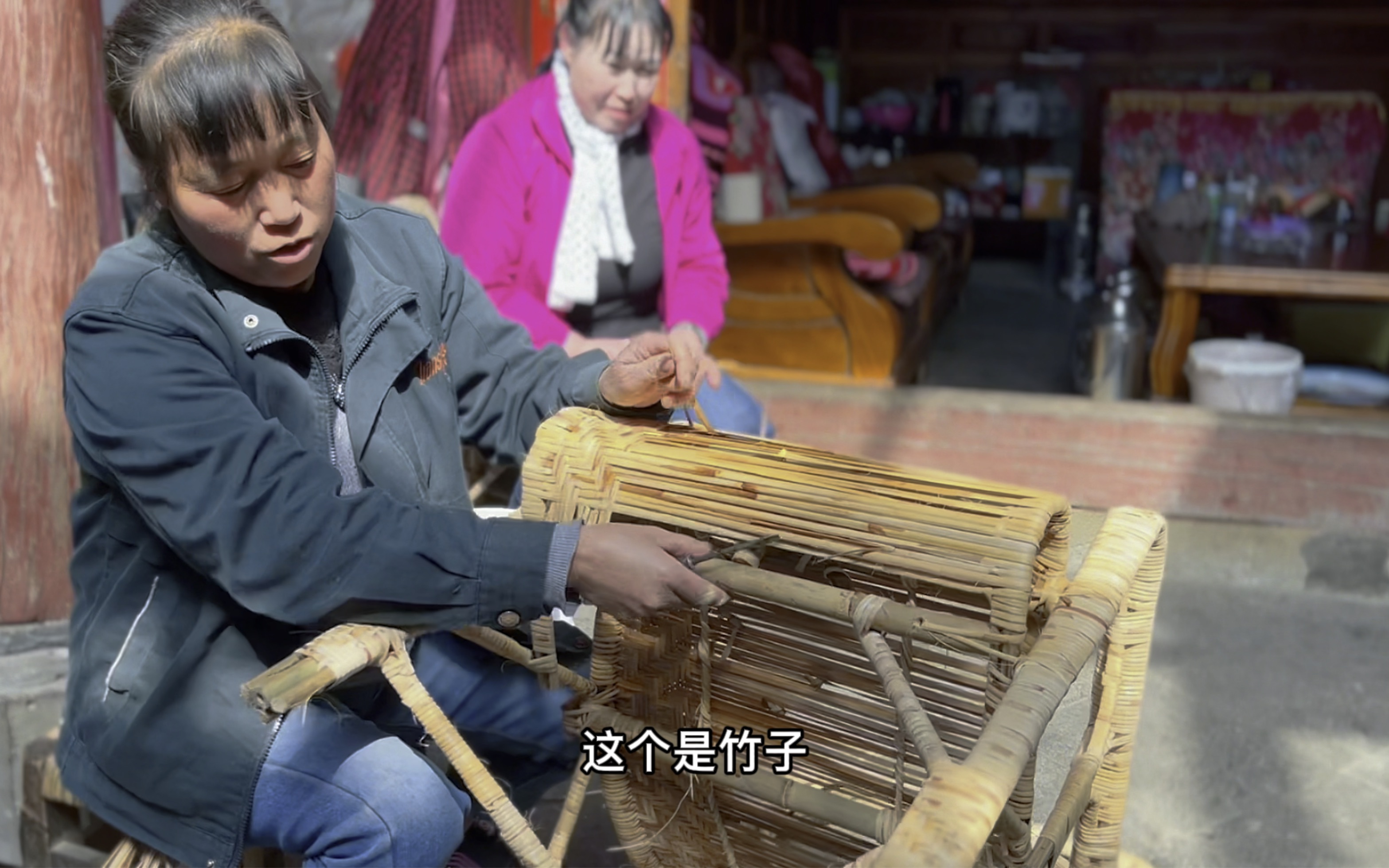 腾冲三宝之藤编传统手工艺编织你家里有了么