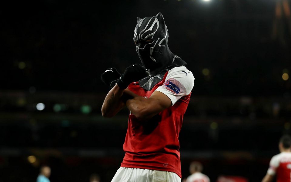 【枪手故事】奥巴梅扬"黑豹"面具经典庆祝_哔哩哔哩 (゜-゜)つロ 干杯