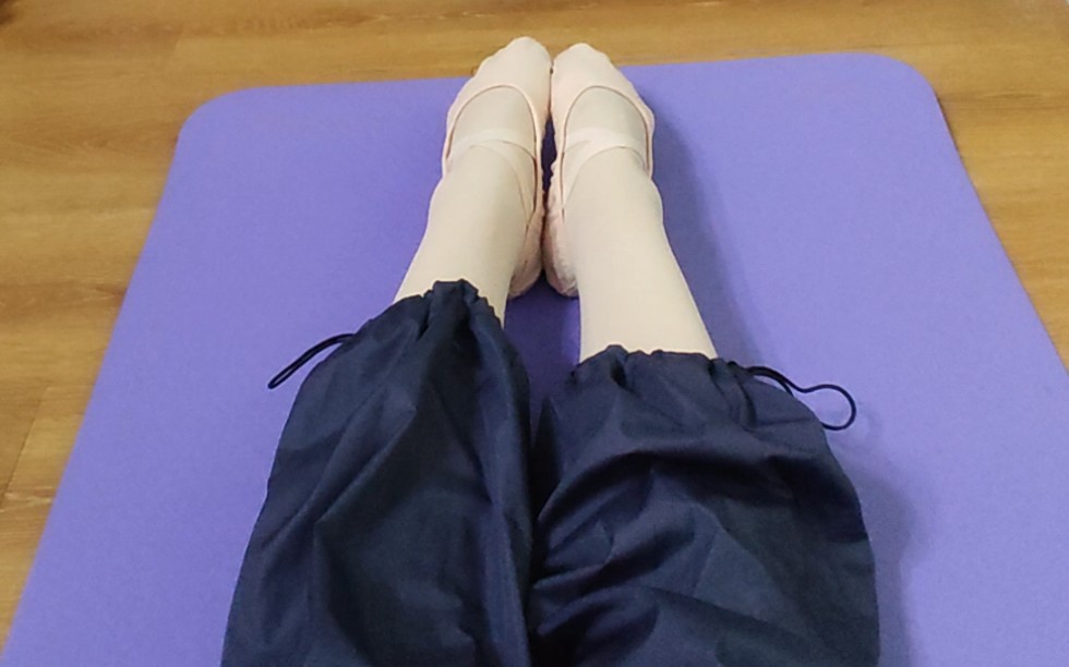 成人芭蕾零基础在家勾绷脚练习