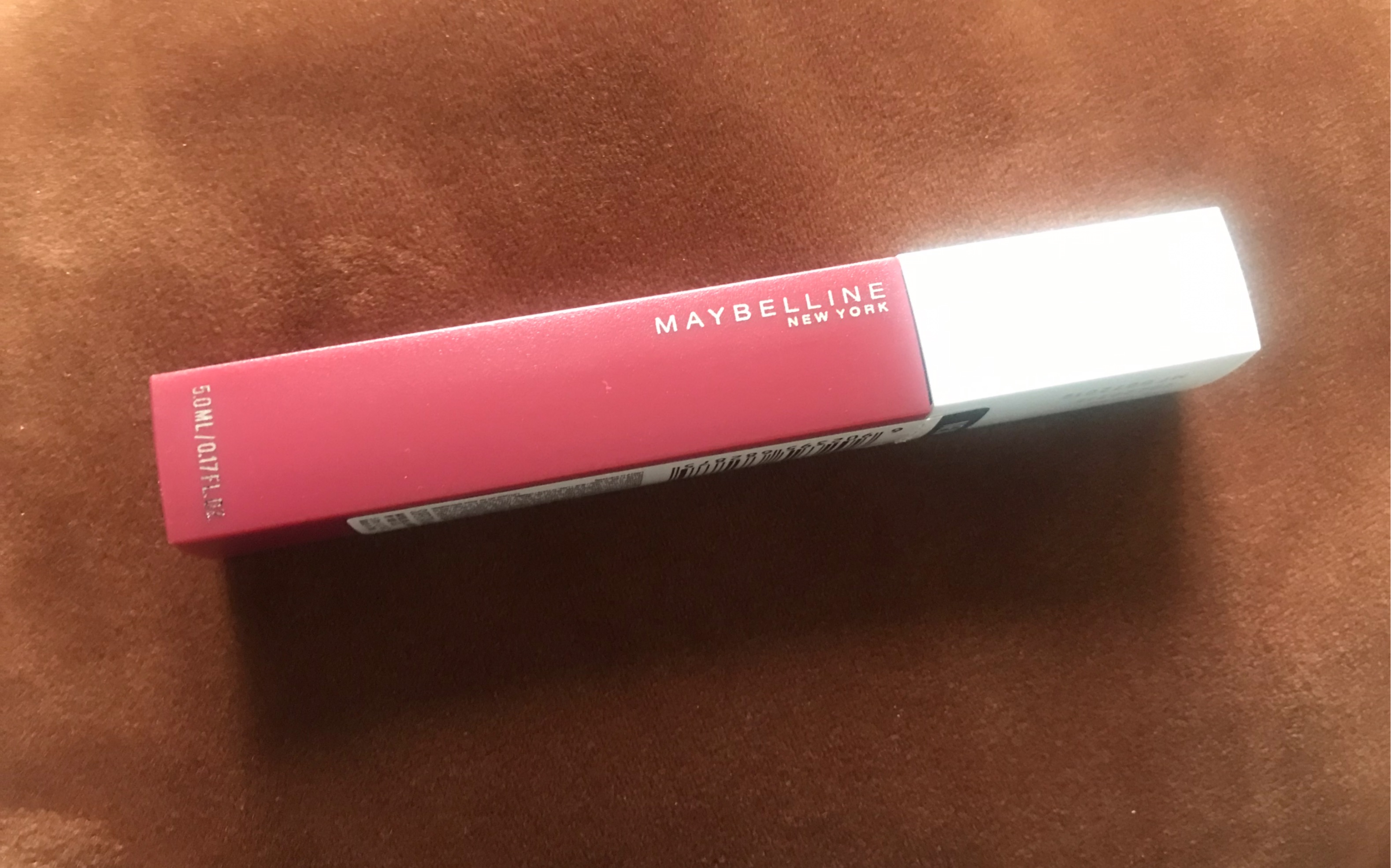 美宝莲接吻棒看看它是不是真的不掉色