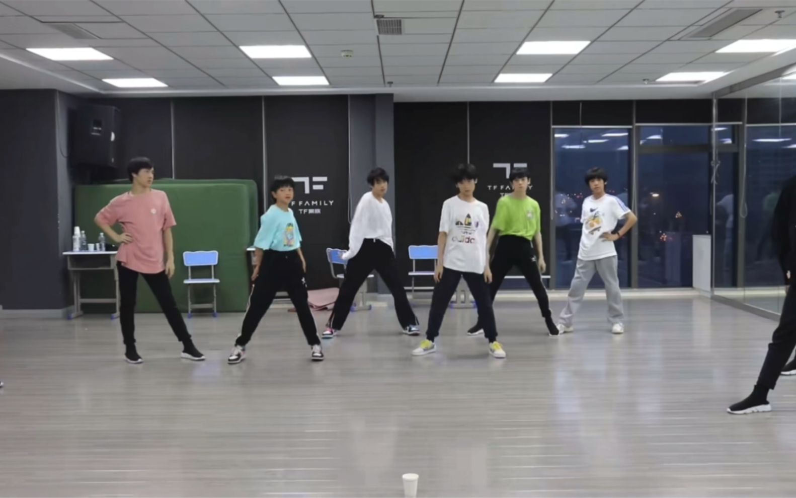 tf家族三代mariahowyoulikethat舞台混剪第一次剪这样的视频不喜勿喷