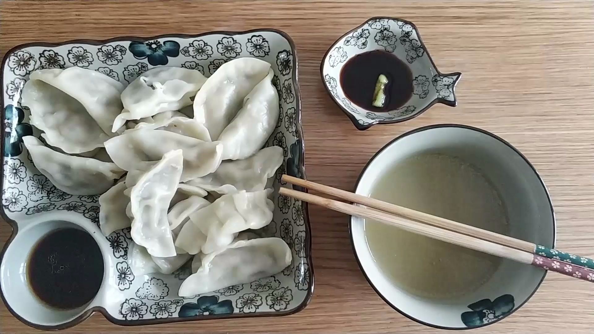 有人试过饺子蘸芥末酱油吗?最后饺子吃成这样也是绝了...哔哩哔哩bilibili