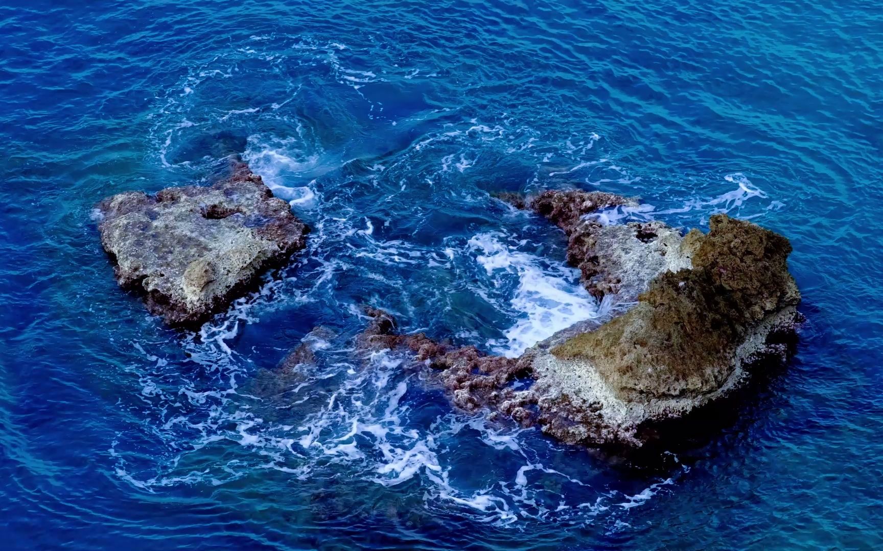 航拍蓝色大海风景视频素材
