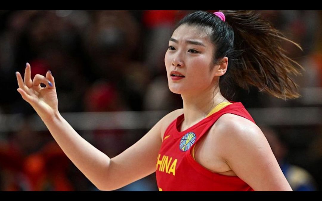 女篮突爆大瓜!一姐李梦私密照流出,插足男领队婚姻当小三