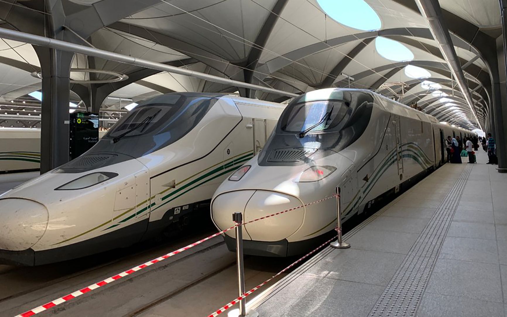 沙特600亿高铁大单,只有中国敢接手,不仅修高铁还送沙漠治理