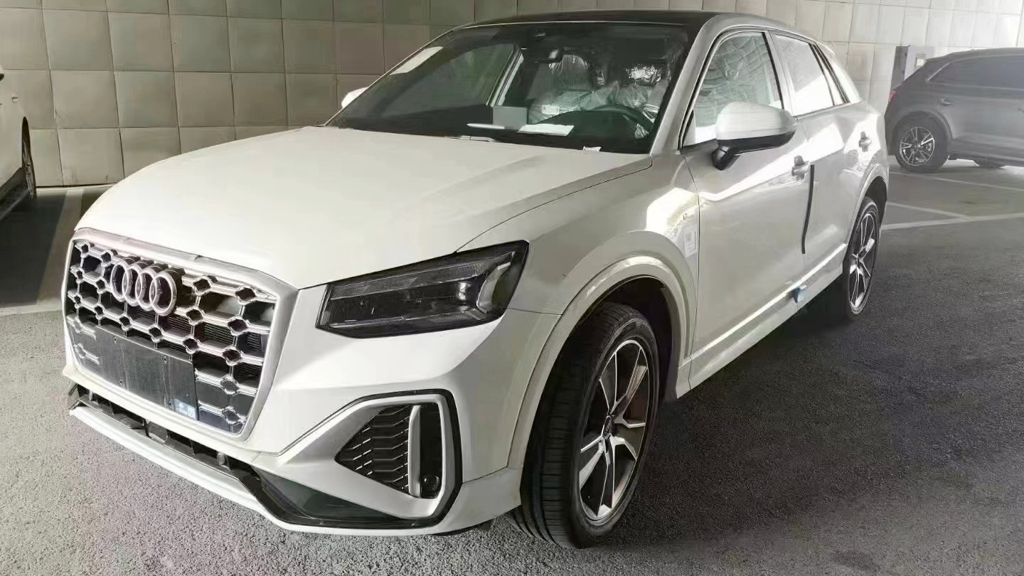 奥迪q2 228800白色 16.x万包牌246800白色 灰色 黑色 蓝色 红色17.