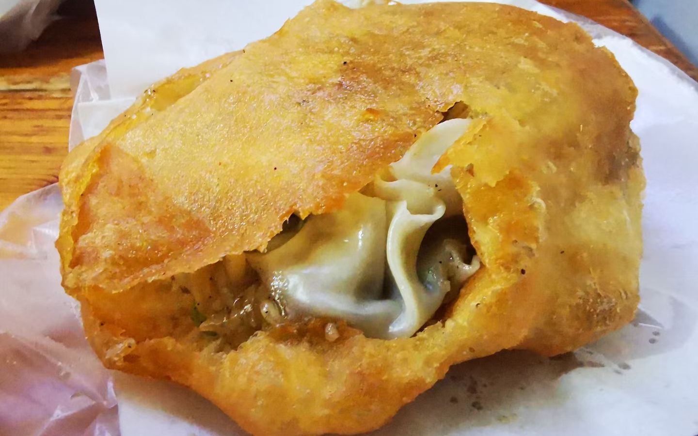 油饼包烧麦火了这么久还没吃过今天初尝,据说还不是最有名的店