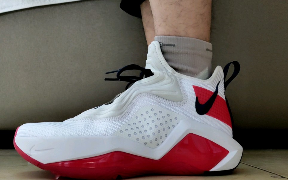 耐克詹姆斯战士14 nike lebron soldier xiv上脚