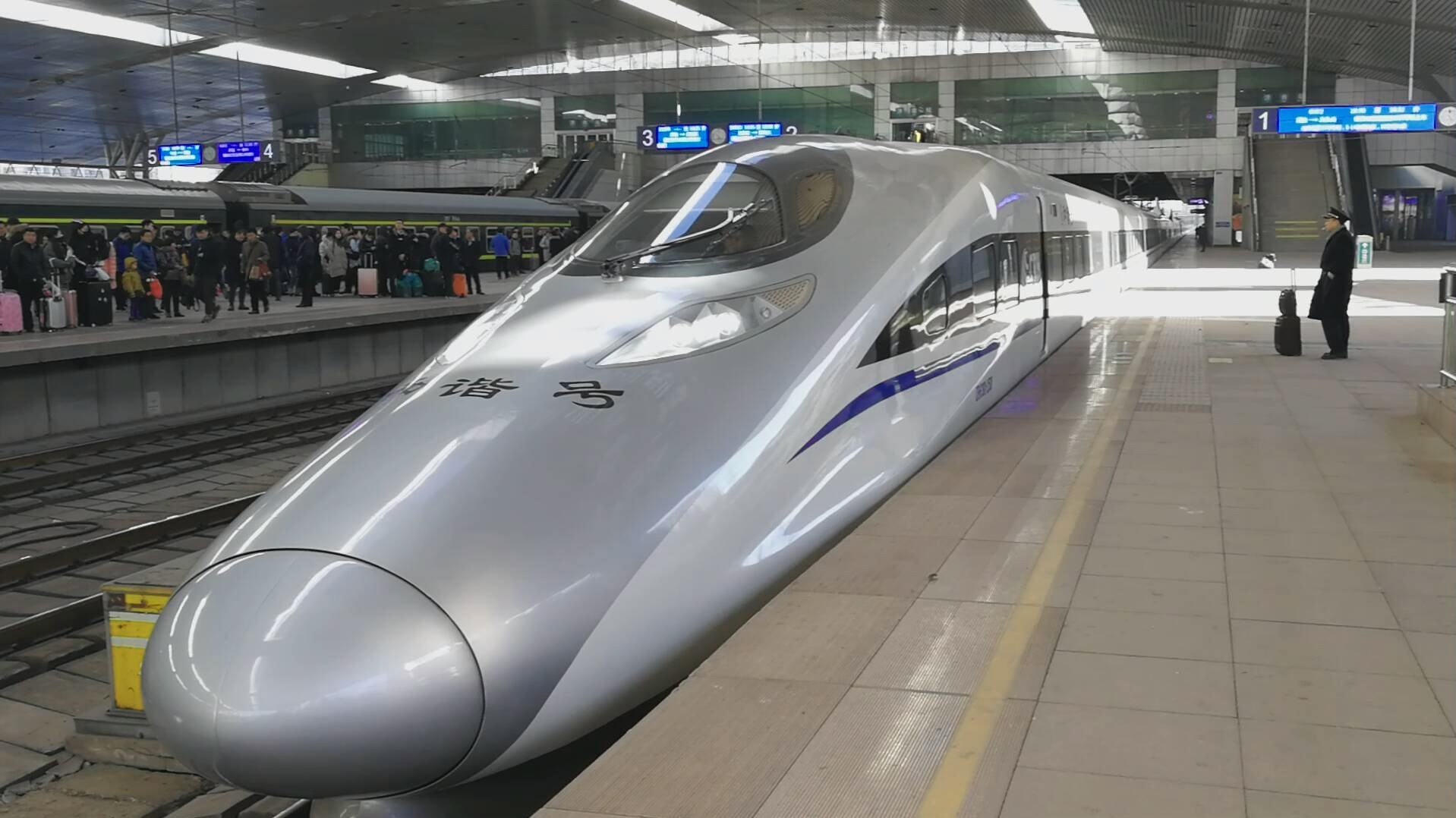 crh380a2538原铁道部配属专运车重连济南站出站视频