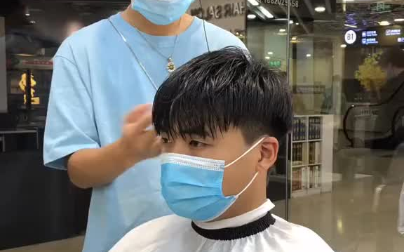 男士发型 镂空碎盖,刘海碎长,头顶蓬松纹理 很帅哦#谭子昊 #我怎么