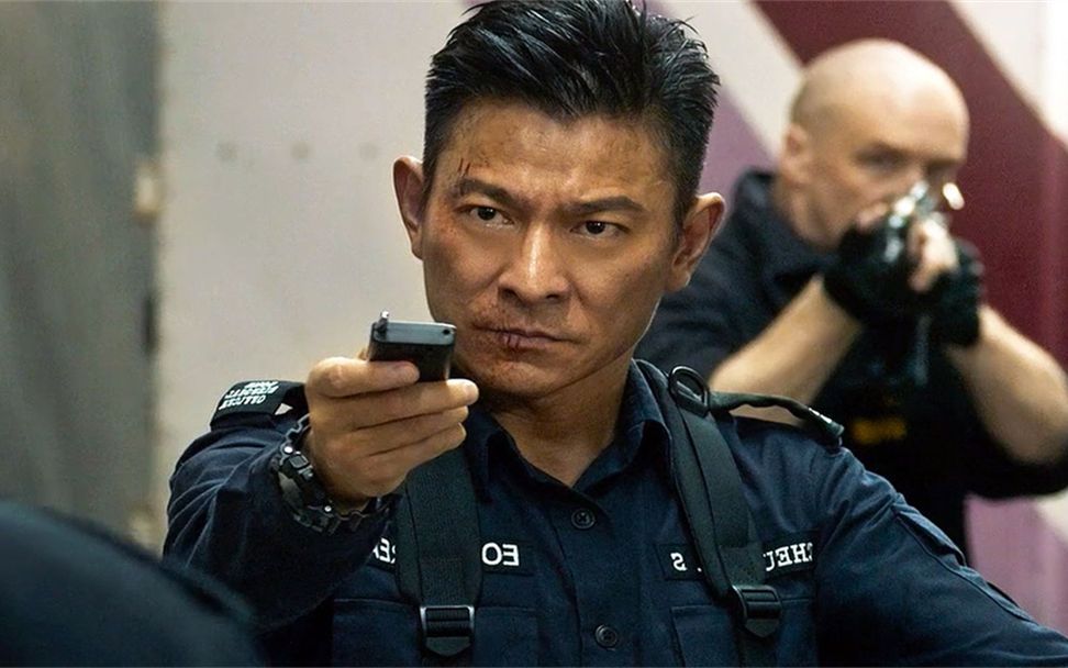 不愧是顶级拆弹专家,悍匪携几百人质威胁香港警方,"刘德华"身披炸弹欲