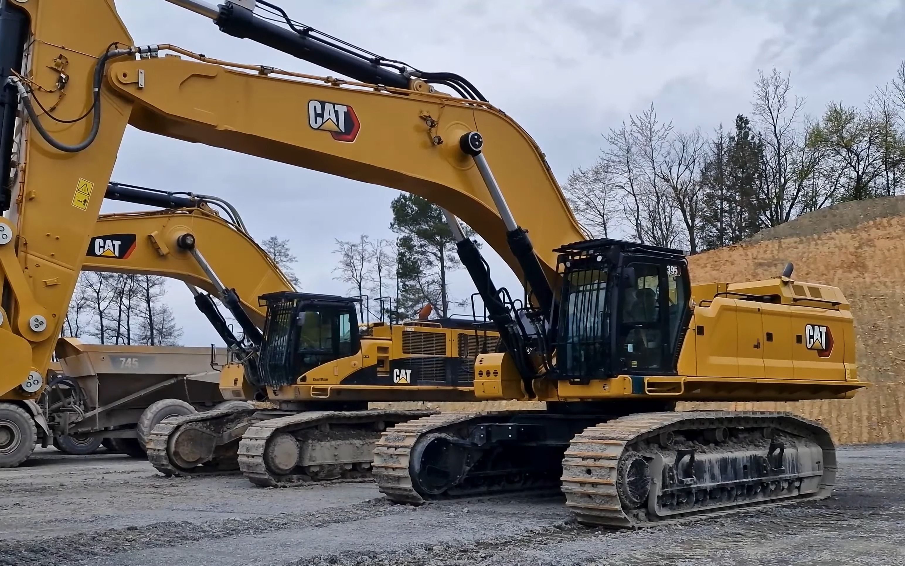 工地新买的cat 395挖掘机细节实拍4k