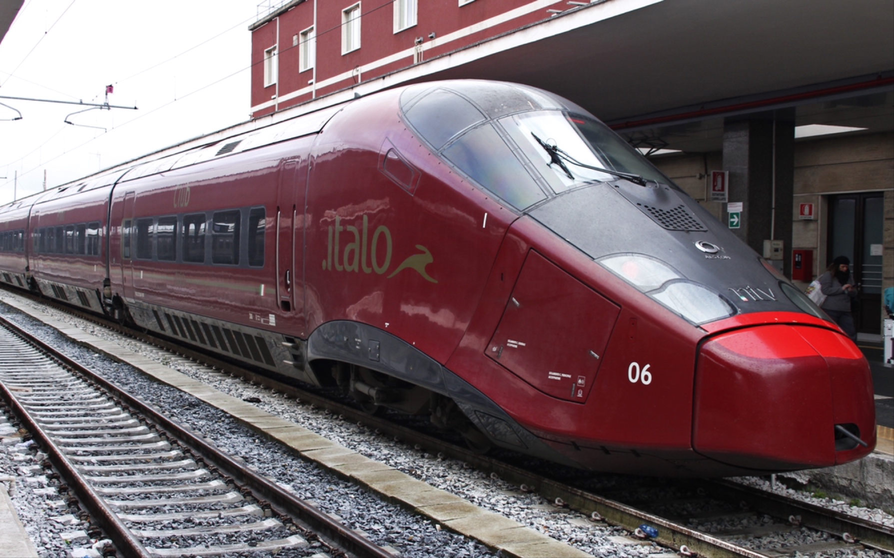 晚点80分钟乘坐新旅客交通阿尔斯通agv高速列车