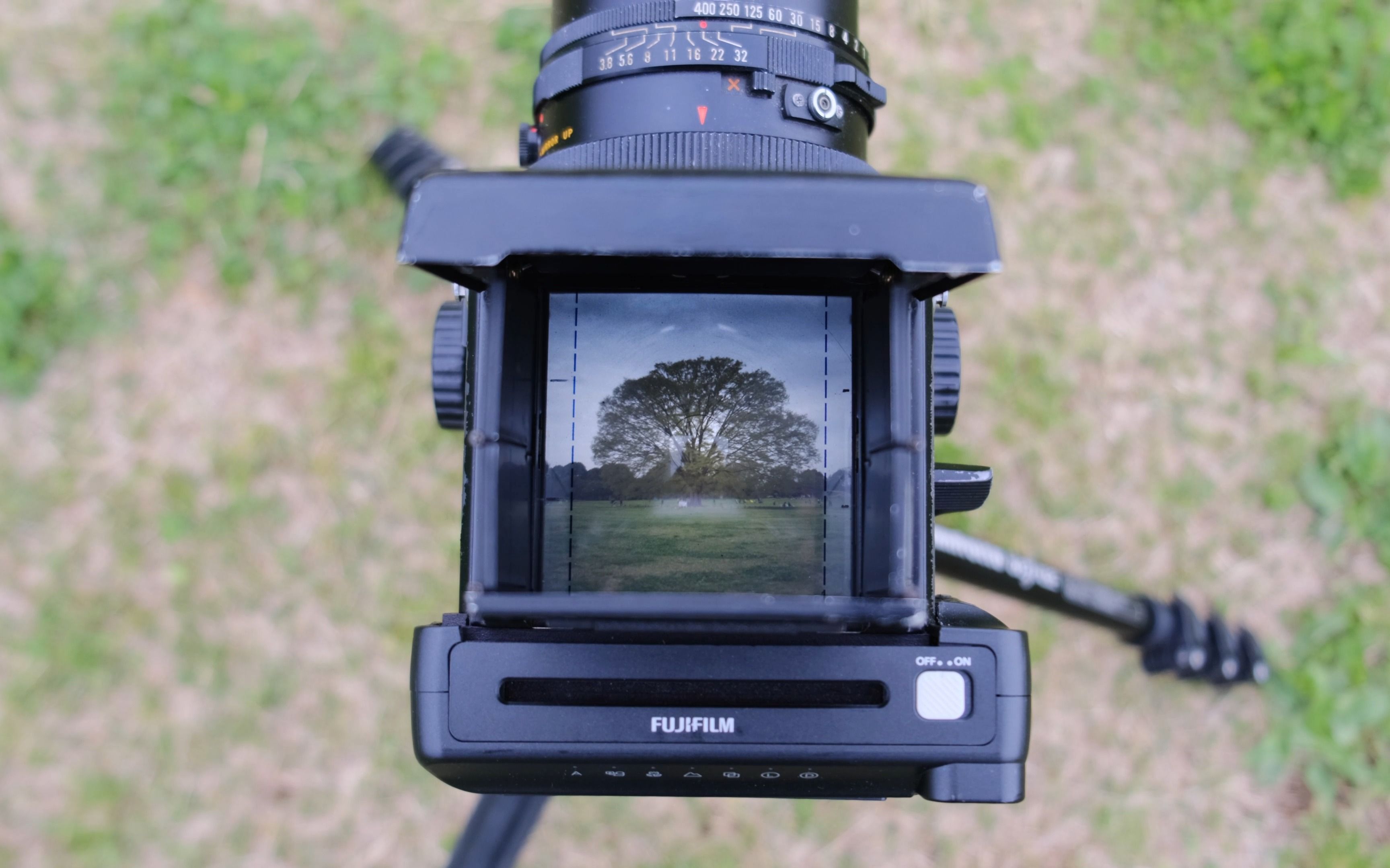 【4k】透过相机取景器的光 | 玛米亚rb67拍立得