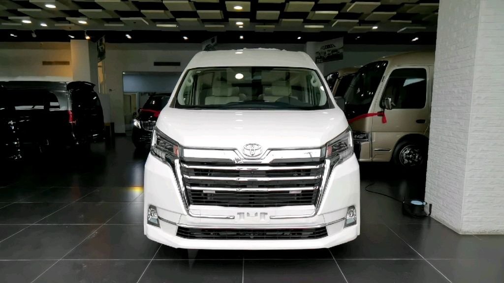 进口丰田九座豪华商务车保姆车