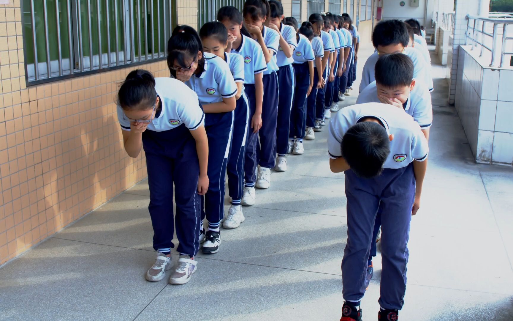 东莞市万江第一小学室内大课间视频