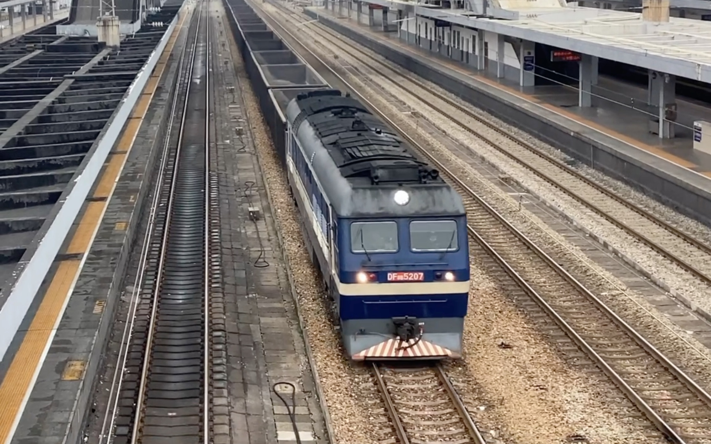 湘桂线df8b 0527 通过衡阳站