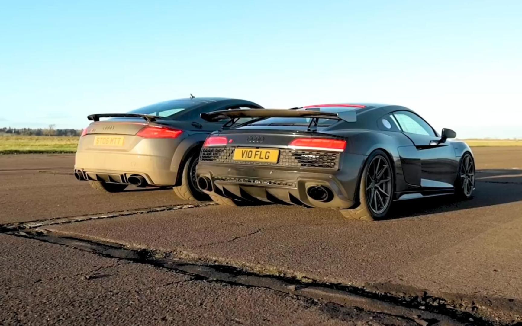 1000匹奥迪ttrs挑战10缸奥迪r8崩直线,同门争霸赛,谁更快?