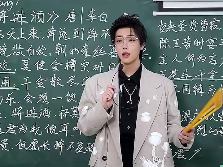 不出意外的话下学期见了同学们,记得背诵并默写全文!