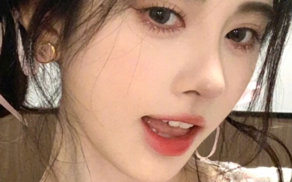 鞠婧祎请粉丝喝星巴克冰摇柠檬茶,鞠姐怕有些粉丝不